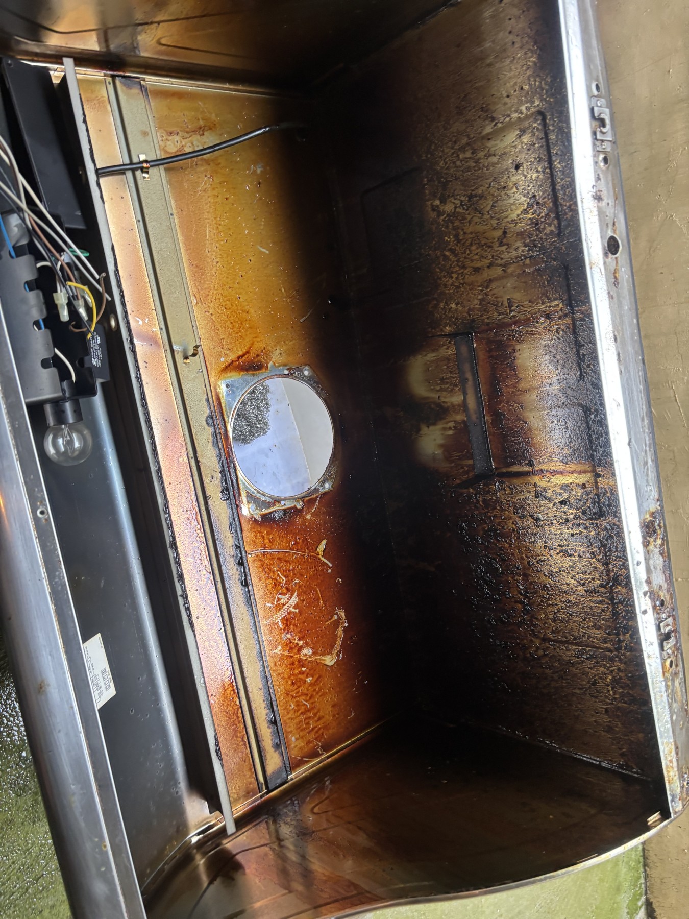 彰化斜背式抽油煙機拆洗：抽油煙機內部油垢